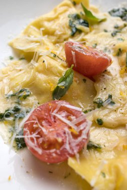 Restoranda nefis ravioli var. Kapat.