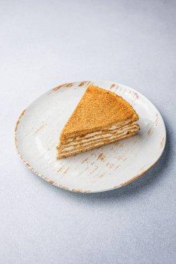 Lokantada lezzetli bir ballı pasta. Kapat.