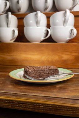 Lokantada nefis bir Napolyon keki. Yakın plan.