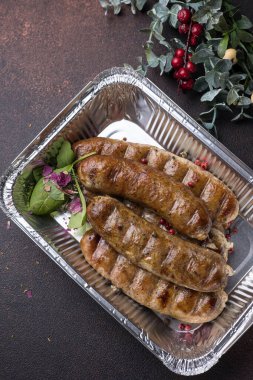 Lezzetli sosis teslimatı. Kapat.