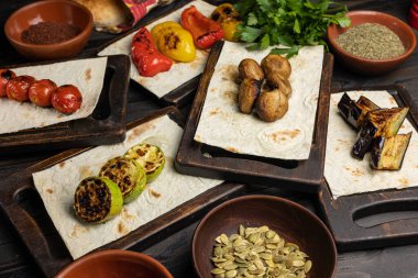 Lokantadan lezzetli mezeler. Kapat.