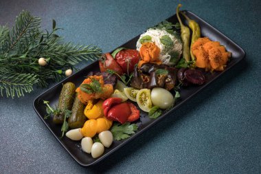 Lokantadan lezzetli mezeler. Kapat.