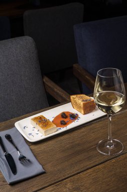 Lokantadan lezzetli mezeler. Kapat.