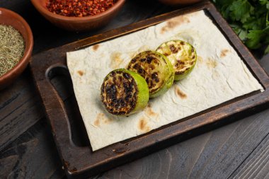 Lokantadan lezzetli mezeler. Kapat.