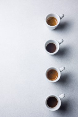 Hafif arkaplanda aromatik kahve