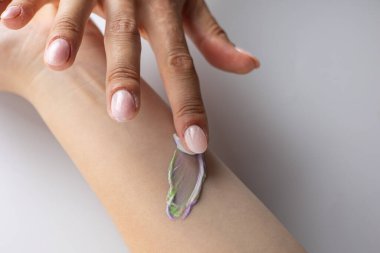 Cilt kozmetiklerini kapat.