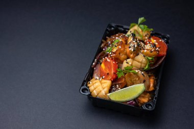 Lezzetli deniz ürünleri sotesi. yakın plan