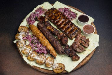 Lokantada ya da barda leziz et yemekleri. Yakın çekimler