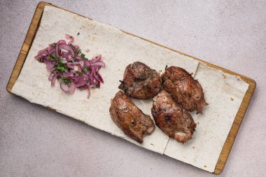 Bir restoranda ya da barda lezzetli bir Asya mutfağı. Yakın çekimler