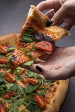 Lokantada lezzetli pizza.. 