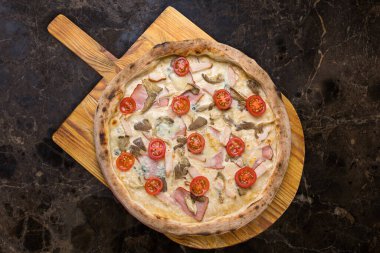 Lokantada lezzetli pizza.. 