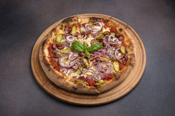 вкусная пицца в ресторане. 