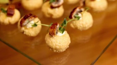 Japon restoranında lezzetli deniz ürünleri yemekleri