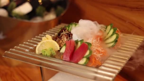 Japon Restoranında Lezzetli Deniz Ürünleri Yemekleri — Stok video