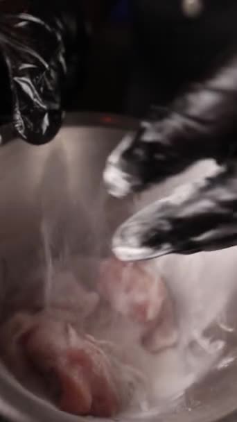 Kock Matlagning Kött Restaurang — Stockvideo