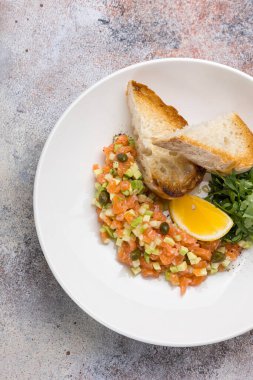 Restoranda nefis balık yemekleri var. Yakın plan.