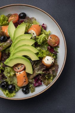 Restoranda nefis bir salata. Kapat.