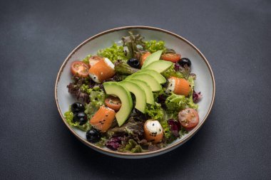 Restoranda nefis bir salata. Kapat.