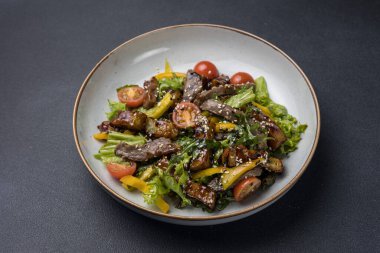 Restoranda nefis bir salata. Kapat.