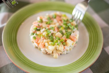 Restoranda nefis bir salata. Kapat.