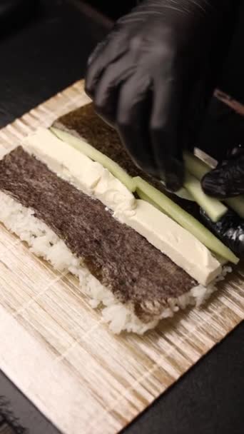 Bucătărie Japoneză Bucătarul Pregătește Rulouri Bucătărie — Videoclip de stoc