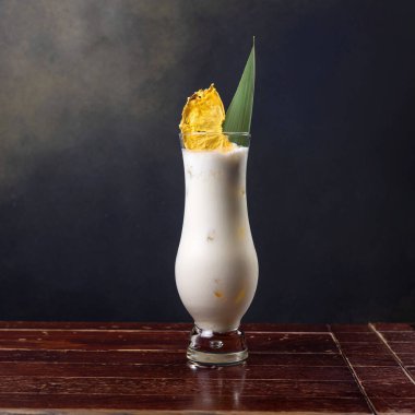 Restoranda harika bir alkollü kokteyl.