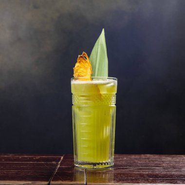 Restoranda harika bir alkollü kokteyl.