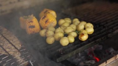 Kızarmış taze patates. Kapat.