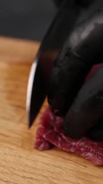 Etli tartar pişiriyorum. Kapat..