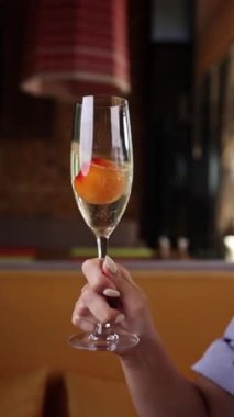 Harika bir alkollü içecek, yakın plan.