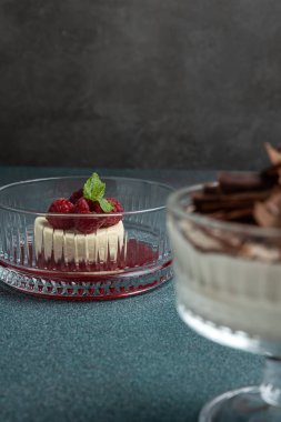 Lezzetli bir kremalı tatlı. Kapat.