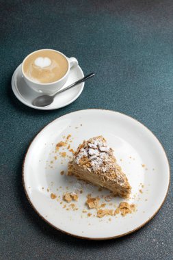 Lezzetli bir Napolyon tatlısı. Yakın plan.