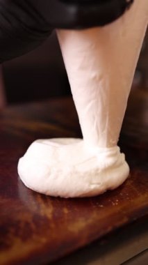 Japon keki mutfakta pişirilir.