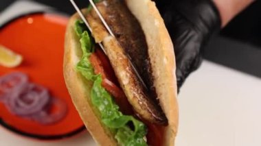 Lezzetli bir fast food, yakından.