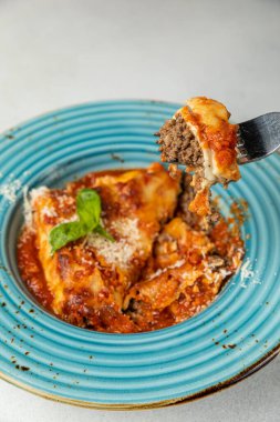 Etli makarna nefis. Üst görünüm