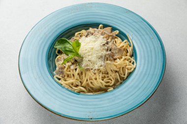 Etli makarna nefis. Üst görünüm