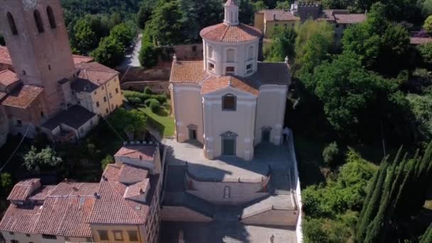 Widok Teren Kościoła Krucyfiks Otoczony Zielenią San Miniato Toskanii — Wideo stockowe