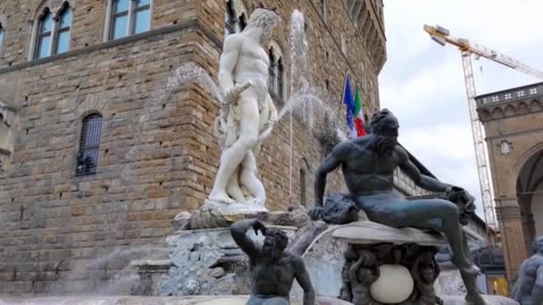 Funkcjonująca Fontanna Neptuna Położona Placu Piazza Della Signoria Florencji — Wideo stockowe