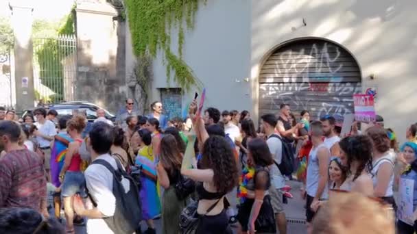 Φλωρεντία Ιταλία Ιουλίου 2023 Άνθρωποι Πινακίδες Στα Χέρια Τους Περπατούν — Αρχείο Βίντεο