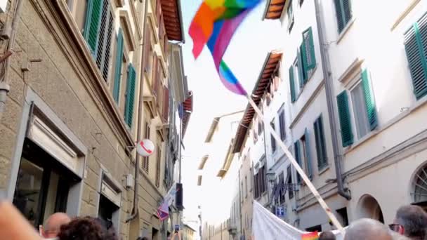 Φλωρεντία Ιταλία Ιουλίου 2023 Μια Σημαία Ουράνιο Τόξο Που Κυματίζει — Αρχείο Βίντεο