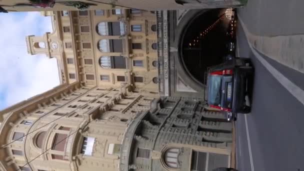 Genua Italië Augustus 2023 Giuseppe Garibaldi Wegtunnel Met Passerende Auto — Stockvideo