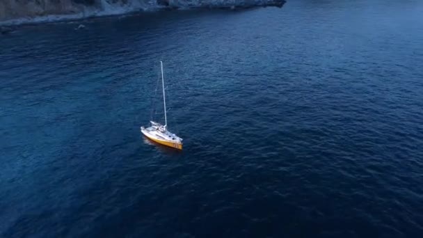 Argentario Italy June 2023 Aerial View Goes Sailing Boat Stopped — Stock Video