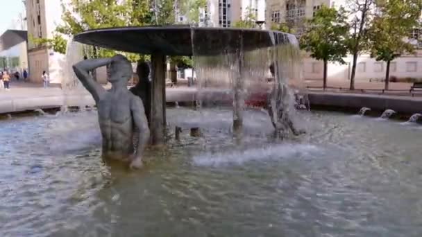 Montpellier Frankreich September 2023 Brunnen Mit Statuen Der Wohnanlage Antigone — Stockvideo