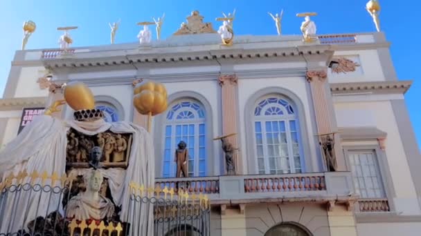 Figueres Ισπανία Σεπτέμβριος 2023 Ένα Καλλιτεχνικό Άγαλμα Μπροστά Από Salvador — Αρχείο Βίντεο