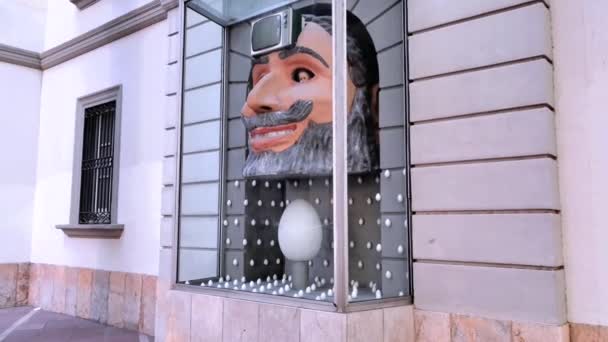 Figueres España Septiembre 2023 Escultura Artística Surrealista Con Rostro Humano — Vídeo de stock