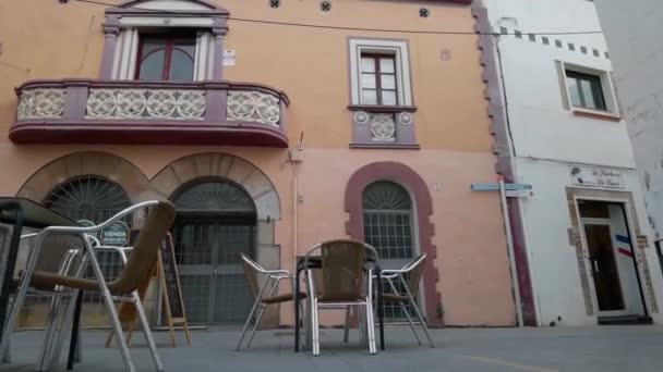 Cubelles Spanyolország 2023 Szeptember Elhagyatott Bárszékek Asztalok Egy Régi Épület — Stock videók