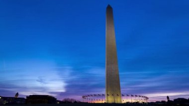 Washington, DC 'deki Washington Anıtı' nda güzel bir gün doğumu gerçekleşiyor. Geniş ve zaman diliminde çekilmiş. Yüksek Kalite 5k video.