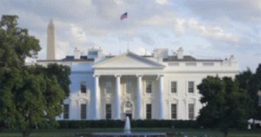 Washington DC 'de güzel bir bahar gecesinde Beyaz Saray. Burası Birleşik Devletler Başkanı 'nın evi. Yüksek kalite DCI 4K video. Odaklanmayı Düzenle.