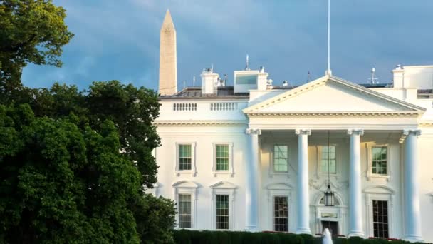 White House Beautiful Spring Night Washington Aerial Jib Shot Home — Stockvideo