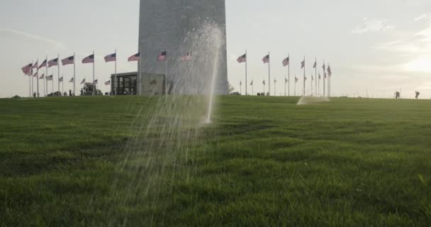 Washington Monument Sprinklers Watering Lawn Beautiful Afternoon Sunset Washington High — Wideo stockowe